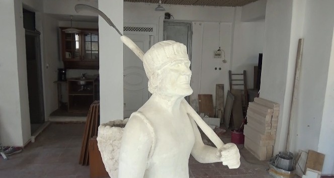 Sinop’un önemli şahsiyetlerinin heykellerini yapıyorlar