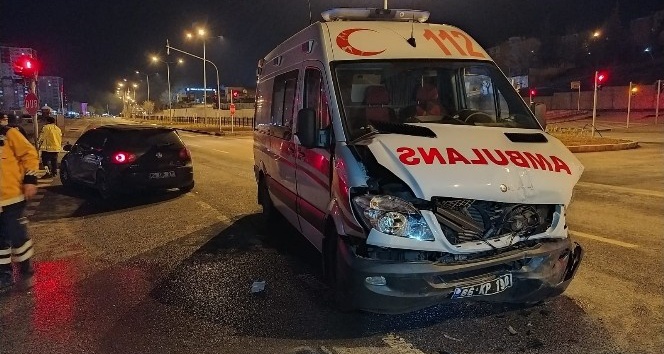 Suriyeli uyruklu kadın kaza yapan ambulansta doğum yaptı