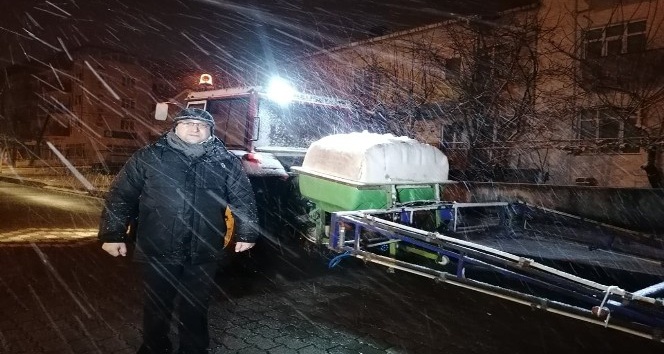Çan’da karla mücadele çalışmalarında solüsyon kullanılıyor