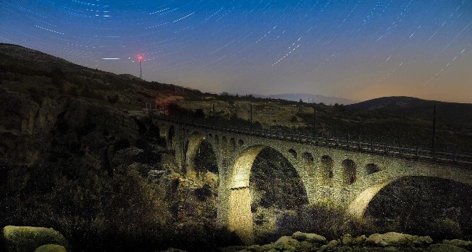 Gündüzü ayrı gecesi ayrı güzel: "Varda Köprüsü"