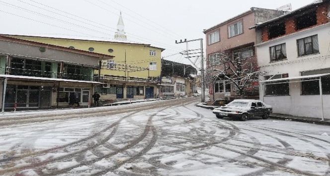 Kazdağları’nda kar yağışı etkili oluyor