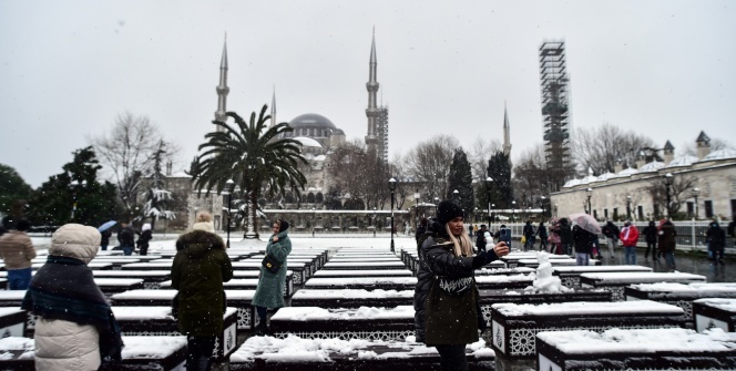 Tarihi yarımadada karın tadını turistler çıkardı