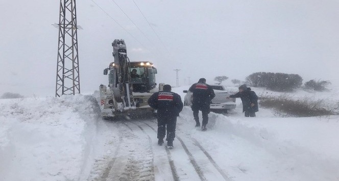 Lapseki’de çiftlik evinde mahsur kalan vatandaş kurtarıldı