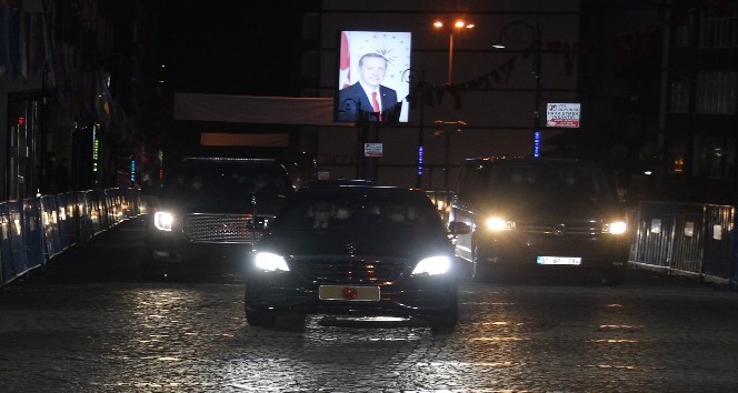 Cumhurbaşkanı Erdoğan, Kadir Topbaş’ın cenazesinin ardından Rize’ye döndü