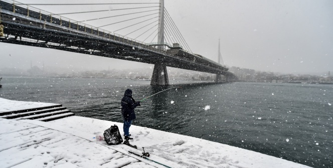 İstanbul beyaza büründü, kartpostallık manzaralar oluştu