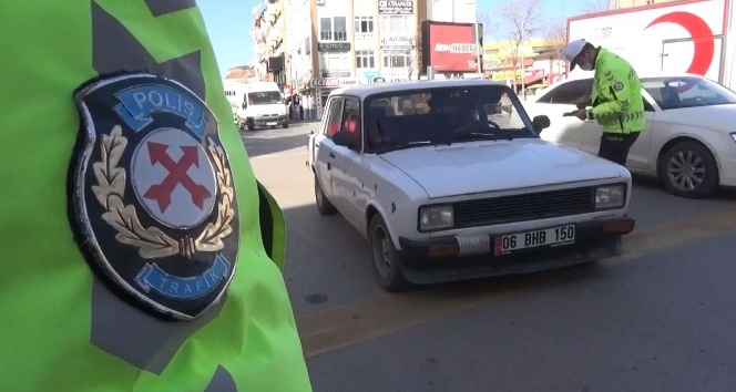 Aksaray’da polisin uygulamaları sürüyor