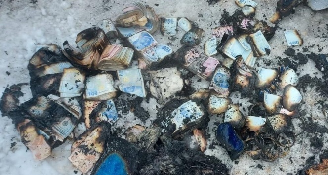 Yanan prefabrikten yanmış tomar tomar para ve altın çıkardılar