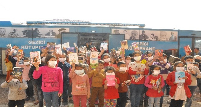 Gezici kütüphane çocuklar için köy yollarında