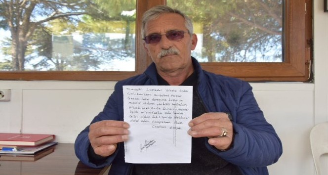 Soğuktan korunmak için çay içtiler, helallik için not bıraktılar