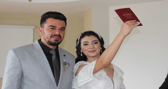 Öğrenci olarak geldiği Çal’a gelin oldu