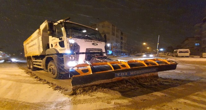 Çorum Belediye’sinin karla mücadele çalışması aralıksız sürüyor
