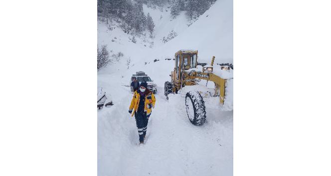 Sinop’ta karla kaplı yollarda hasta kurtarma mücadelesi