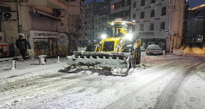 Giresun’da karla mücadele aralıksız sürdürülüyor