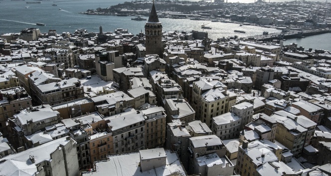 Karla kaplı İstanbul’da havadan çekilen kartpostallık fotoğraflar