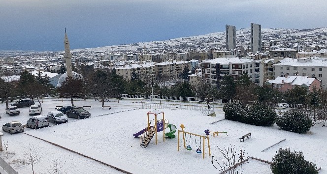Elazığ’da kar etkili oldu, 101 köy yolu kapandı