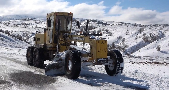 Kırıkkale’de karda mahsur kalan vatandaşlar kurtarıldı
