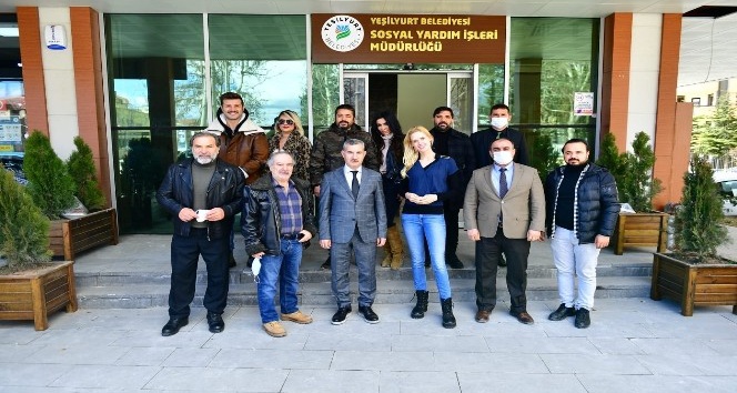 Başkan Çınar, sanatçıları doğal ürünler pazarında ağırladı