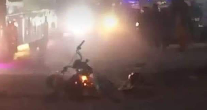 Pakistan&#039;da bomba yüklü motosiklet patladı: 1 ölü, 1 yaralı