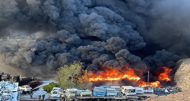 Umman&#039;da sanayi bölgesinde büyük yangın