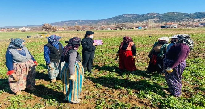 Jandarma 123 kadına “KADES” uygulamasını anlattı
