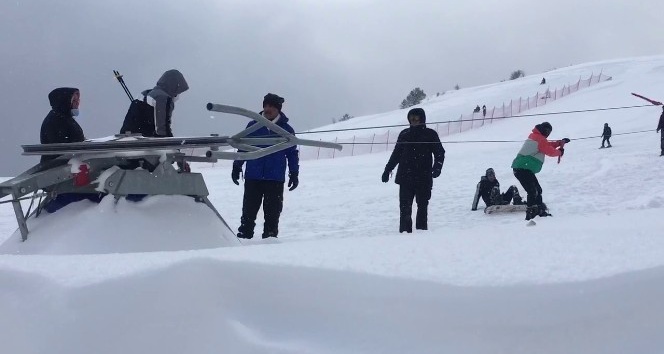 Keltepe Kayak Merkezi’ne Şubat ayında yağan kar sevindirdi