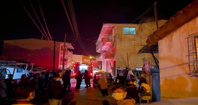İzmir’de çatı katı yangını korkuttu