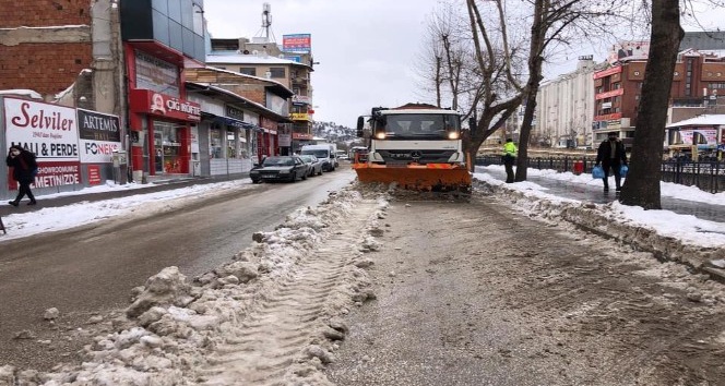 Συνεχίζονται οι μετατοπίσεις χιονιού στο Κασταμονού