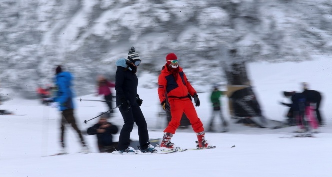 Uludağ’ın zirvesi yine tıklım tıklım