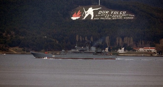 Rus savaş gemisi ’Novocherkassk’ Çanakkale Boğazı’ndan geçti