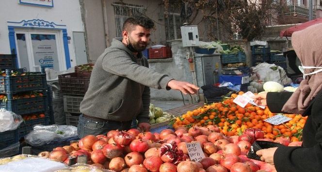 Soğuk havalar pazarlarda meyve fiyatlarını etkiledi