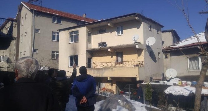 Saltukova’da bir evde yangın çıktı: 2 çocuk dumandan etkilendi