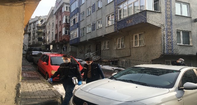 Gaziosmanpaşa’da bir baba, 2 oğlunu bacağından vurdu