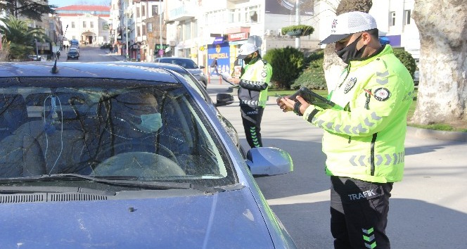 Sinop’ta polis kısıtlamada gezmeye çıkanlara fırsat vermedi