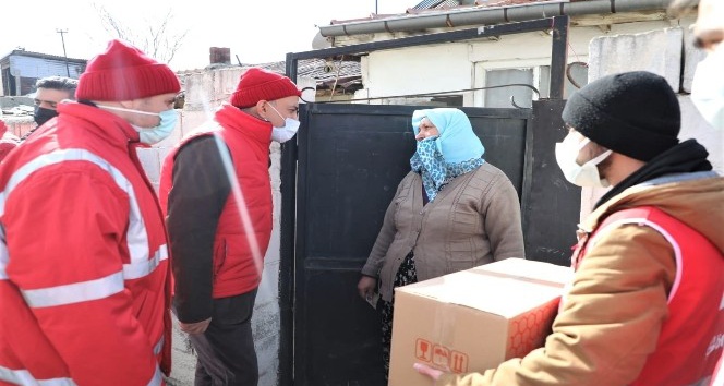 Erzincan’da ihtiyaçlı ailelere gıda kolisi dağıtıldı