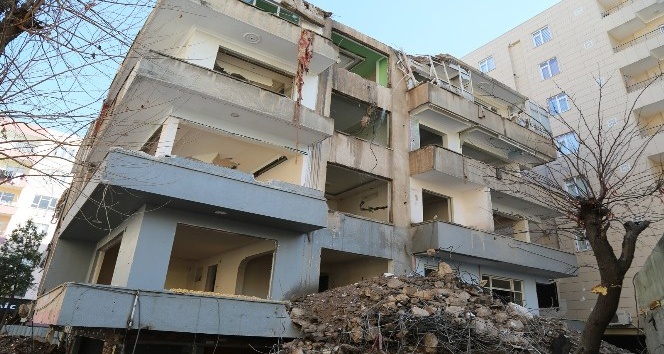 Haliliye’de riskli ve metruk yapılar yıkılıyor