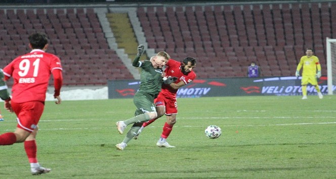 TFF 1. Lig: Aydeniz Et Balıkesirspor: 1 - Bursaspor: 0 (İlk yarı)