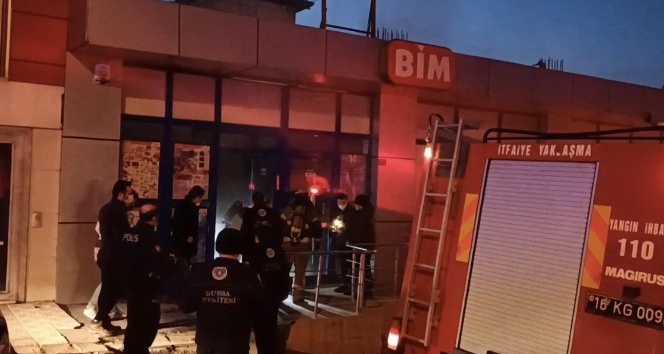 Bursa’da marketin deposunda çıkan yangın söndürüldü