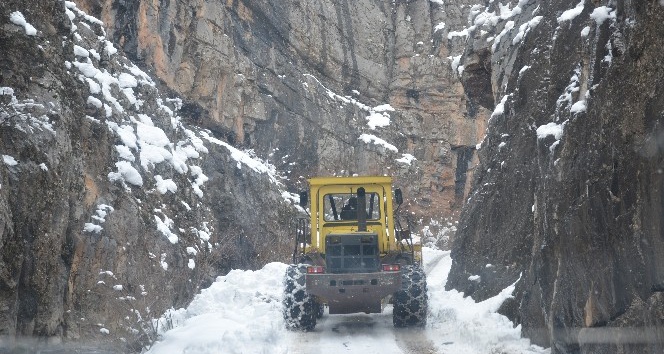 Öğrenciler için kapalı yollar açıldı