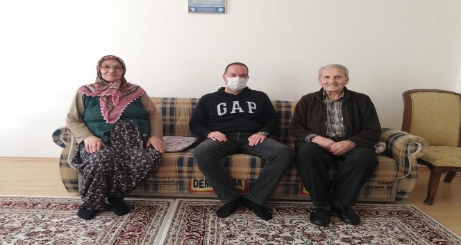 Başkan Özdemir kendisine şiir yazan Ali Yılmaz’ı ziyaret etti