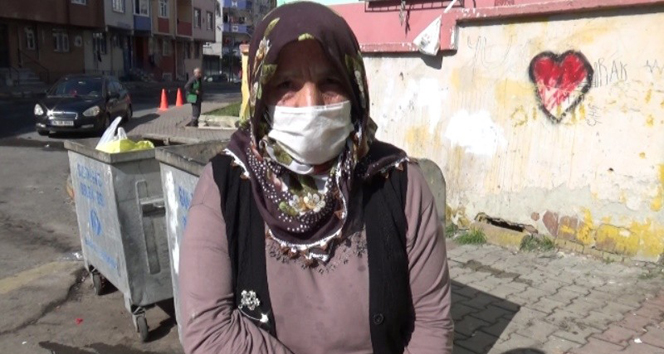 75 yaşındaki Fatma teyze, yanlışlıkla çöpe attığı para ve telefonunun geri getirilmesini bekliyor