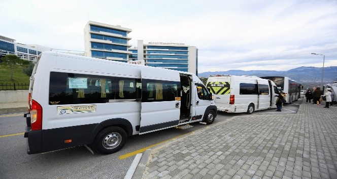 S Plakalı araçlar ile sağlık çalışanlarını ücretsiz taşınıyor