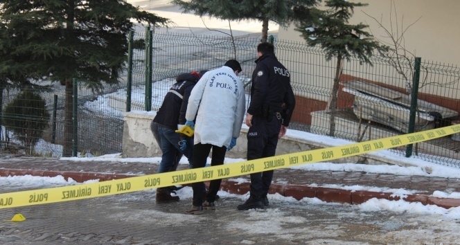 Ankara&#039;da bir kadın sokak ortasında vurularak hayatını kaybetti
