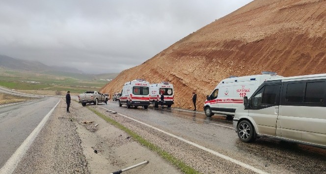 Şırnak’ta korona virüs salgınında kullanılan malzemeleri almaya giden sağlık personelleri kaza geçirdi: 4 yaralı