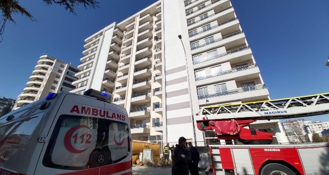Konya’da 7. kattan atlamak isteyen kişi polis ikna etti