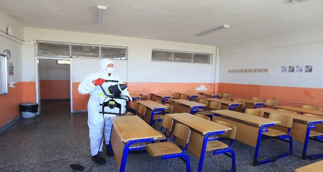 Pamukkale Belediyesi tüm okulları dezenfekte etti