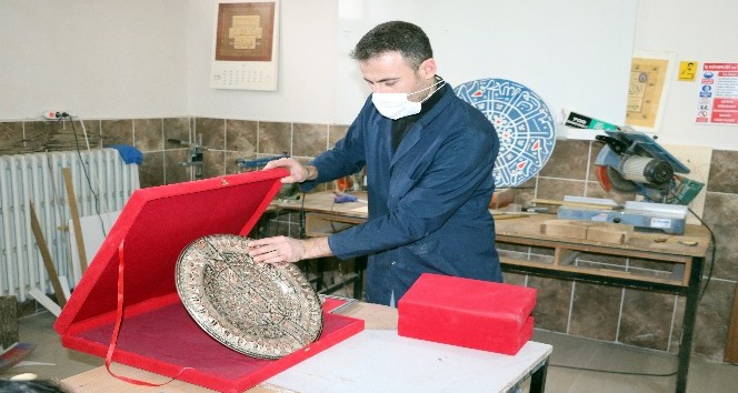 Cezaevinde tahsil yaptı, sanat öğrendi, şimdi yüzlerce kursiyere sanat öğretiyor