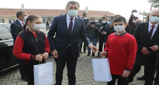Milli Eğitim Bakanı Ziya Selçuk, Edirne’de öğretmenlerle buluştu