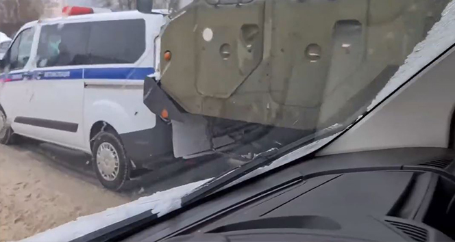 Moskova&#039;da S-400 taşıyan araçlar zincirleme trafik kazasına karıştı