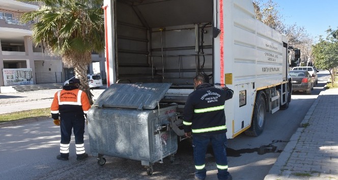 Ceyhan’da çöp konteynerlerine özel temizlik