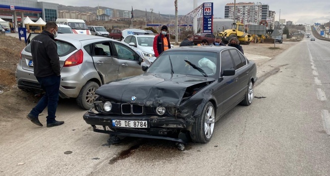 Kırıkkale&#039;de trafik kazası: 3 yaralı!